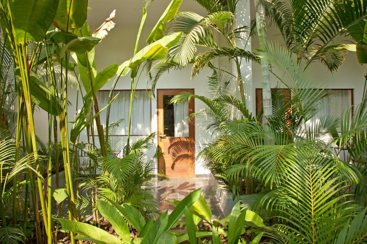 Quarto Deluxe com 2 Camas de Solteiro ao Lado da Piscina
